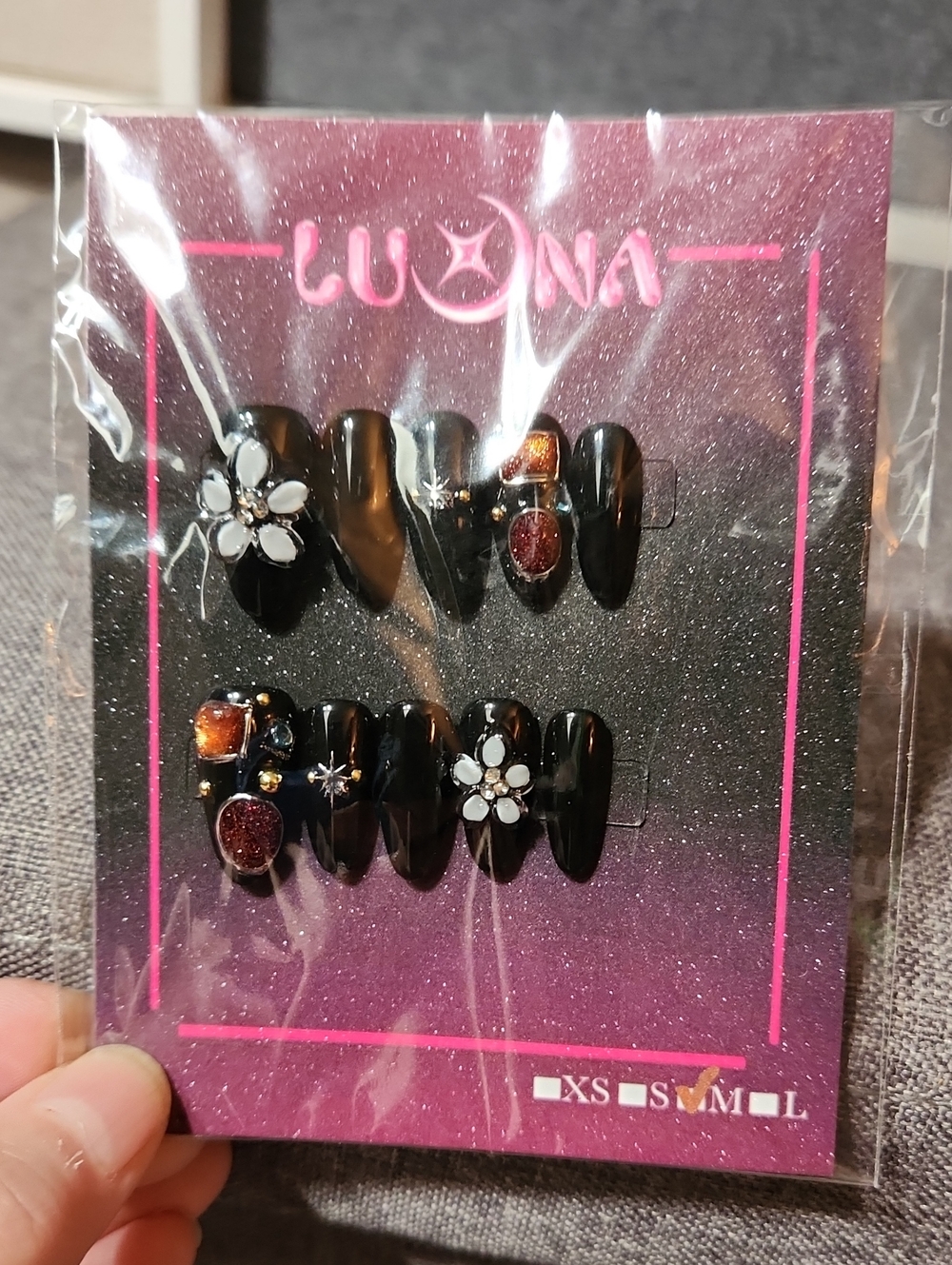 Gloss Black Press On Nails. Size Medium